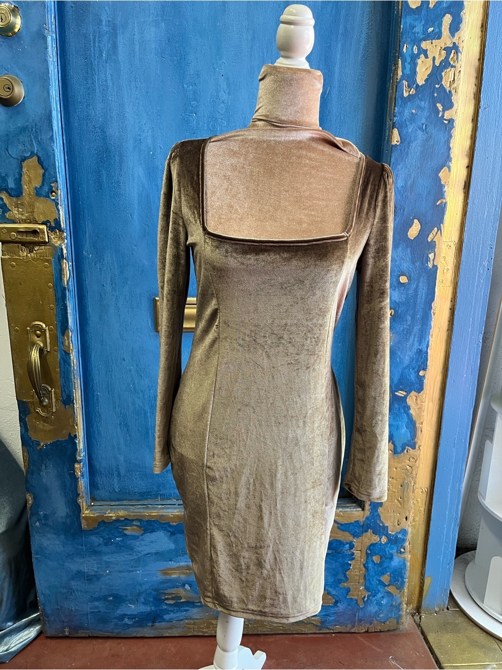 Source Unknown Velvet Square-Neck Long Sleeve Dress - Brown